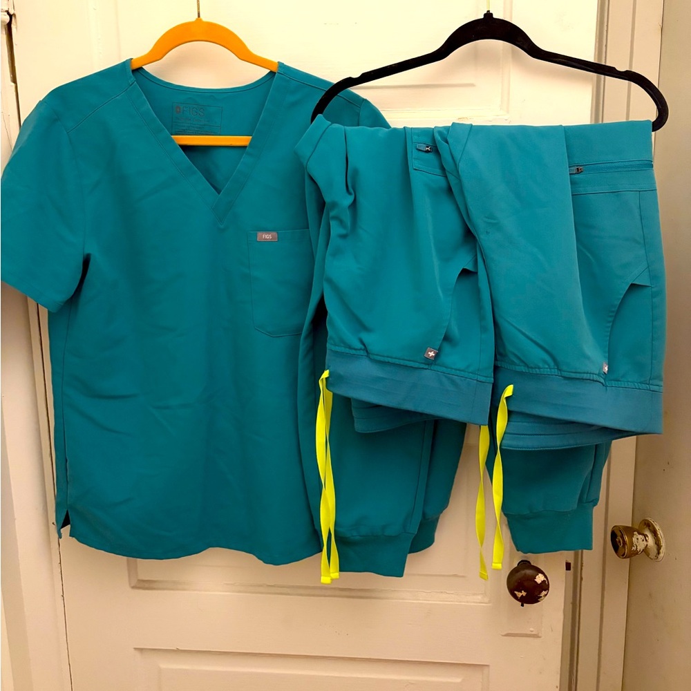 SET 3 Figs Scrubs Catarina top and 2 Zamora joggers